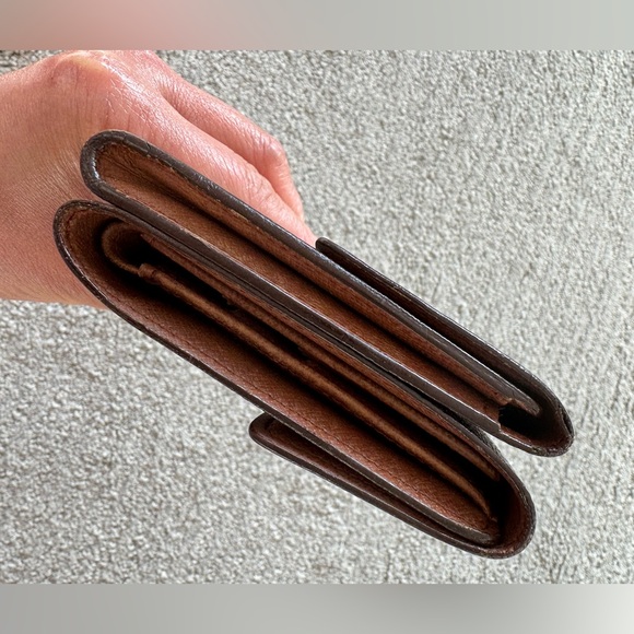 Authentic LV monogram compact wallet - Picture 6 of 11